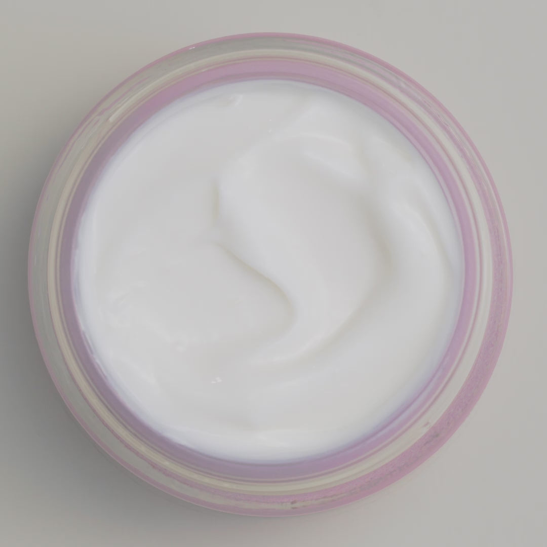 Carica video: 560 LUMIN'ÉCLAT Beautifying Cream
