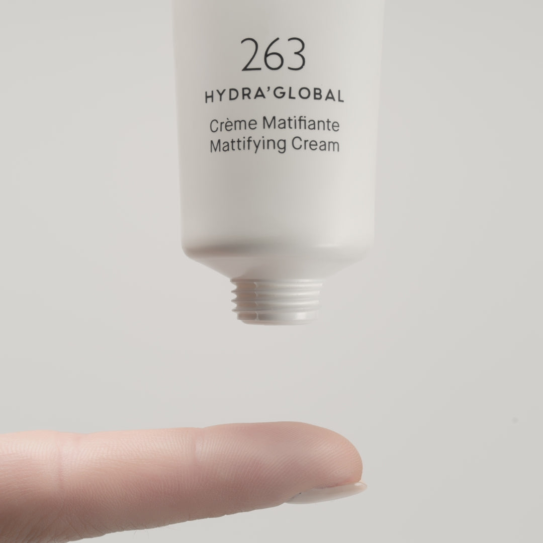 Load video: 263 HYDRA'GLOBAL Mattifying Cream